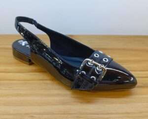 FLATS PUCCINI NEGRO CHAROL CON CORREA EN LA PUNTA